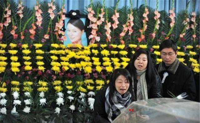 湖北女孩何蕾为救人29岁牺牲学校以她命名葬礼万人送行