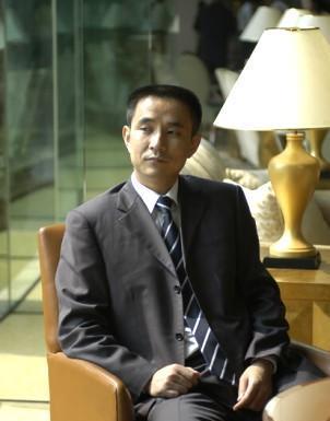 著名房地产商王永红带着70亿和女朋友出逃国外父亲去世都不管
