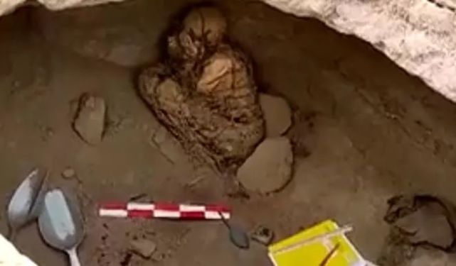 秘鲁出土800年前木乃伊,双手诡掩面全身遭绳子捆绑