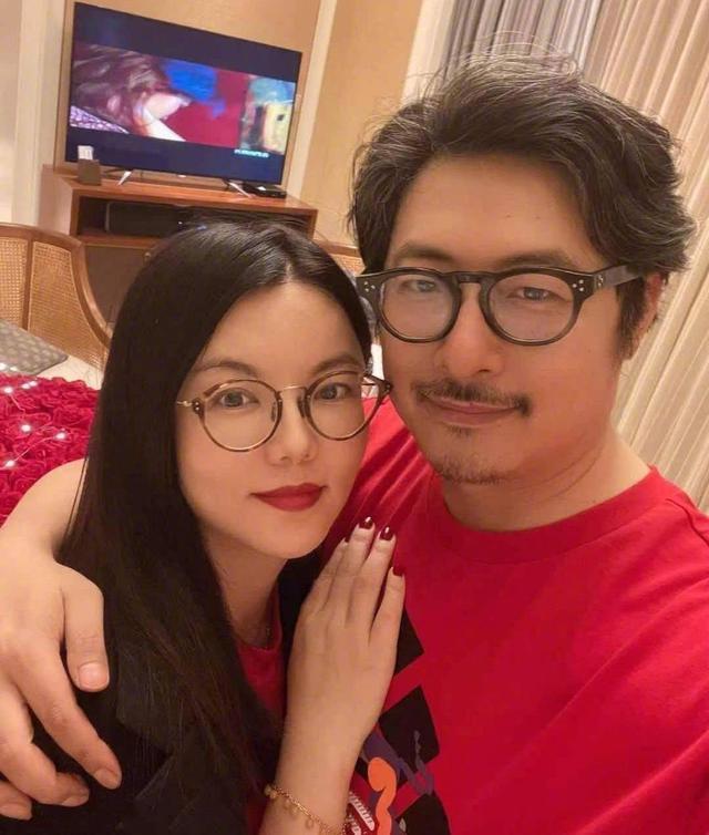 离婚还不忘踩前妻一脚,王岳伦的动态暴露了机