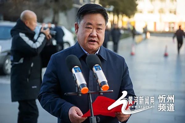 忻州市民政局局长胡永华"送温暖,献爱心"社会捐助活动现场"送温暖,献