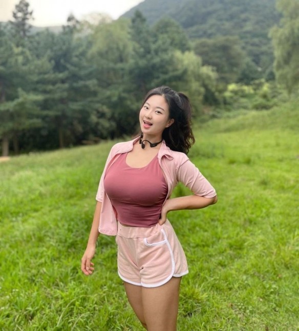 气质丨韩国运动美女圣熙爱登难以征服的高山