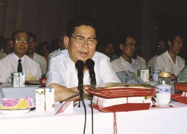 1982年开始起,李子奇历任了中共甘肃省委副书记,常务副省长,中共甘肃