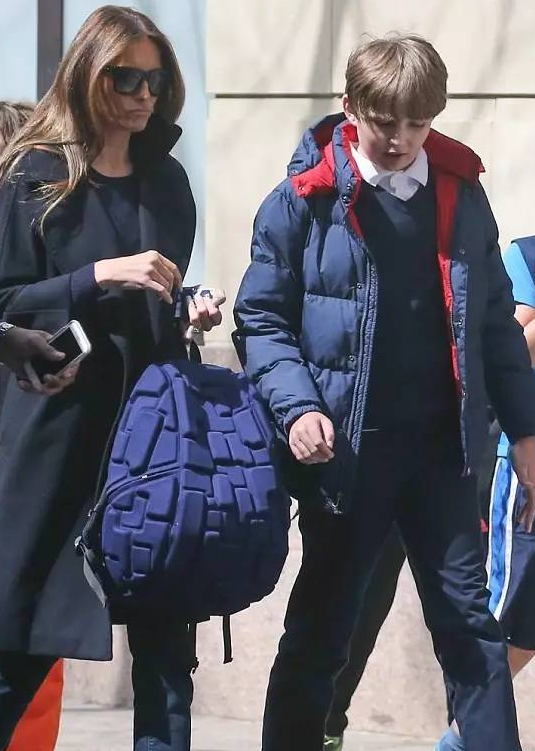 巴伦:特朗普的老来子,15岁有2米高,含着金汤匙出生的