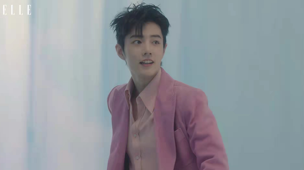 《elle》官博发布预告,肖战登杂志2022年1月开年刊!光影氛围感太强了