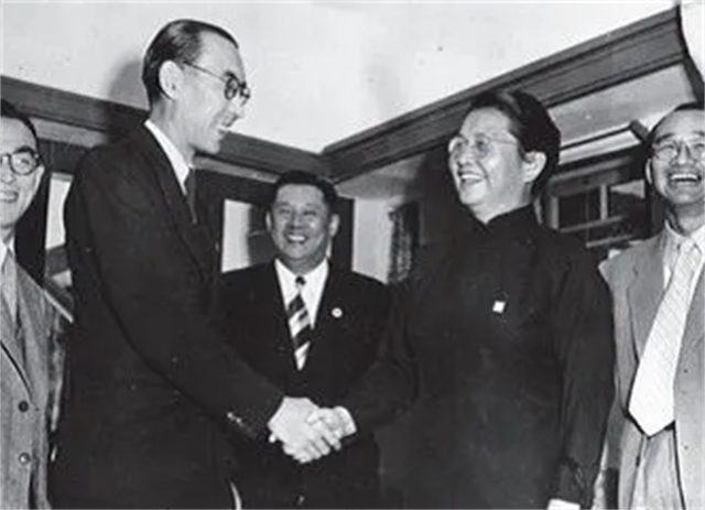 冯玉祥夫人李德全:建国后当了15年部长,后为副国级,儿子成少将