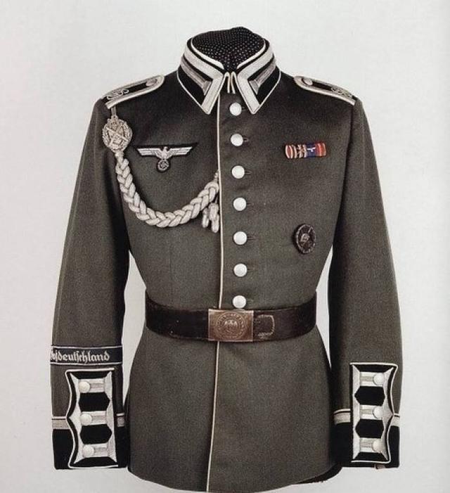 二战日军军服四不像,原本模仿的是德军军服,为什么做出来那么丑
