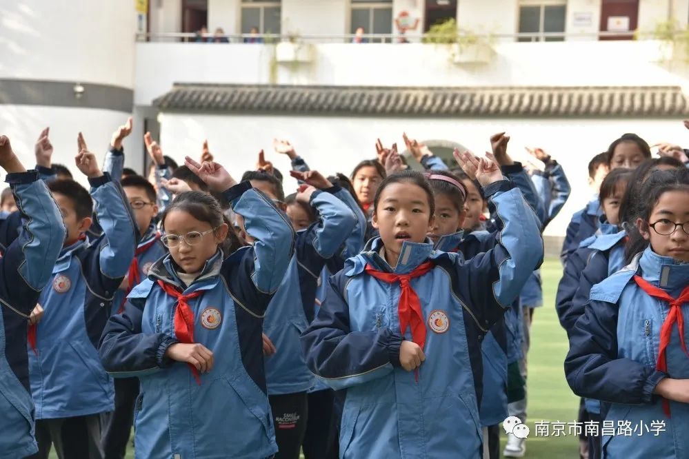 【校园新闻】天地微寒勇"赛马"月月"欲试展风采—记南昌路小学"月