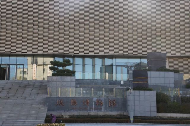 青岛市城阳区博物馆位于青岛市城阳区江城路101号,建筑面积8000㎡