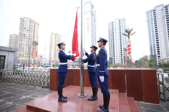 升旗抒初心扬帆再起航广安消防举行升旗仪式暨队容风纪检查