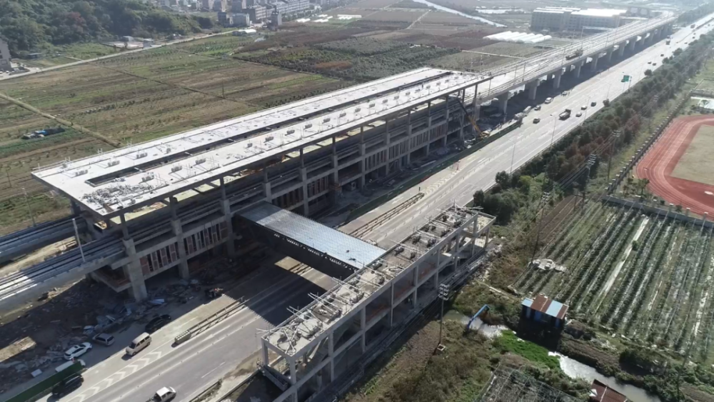 这个146吨的大家伙一放,s1线温岭城南站稳了!全线土建工程基本完成!_