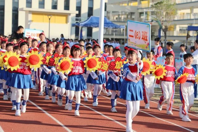 中山华附小学校区运动会入场式!