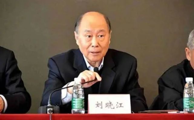 海军第十任政委,39岁晋升大校,62岁晋升上将,岳父官至