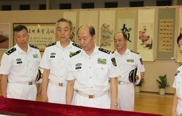海军第十任政委39岁晋升大校62岁晋升上将岳父官至正国级