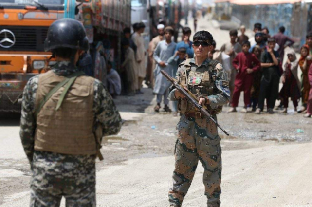 伊朗边防部队和塔利班在尼姆鲁兹地区的边界附近发生了交火,这引起了
