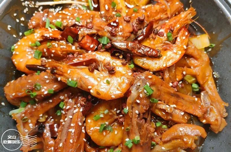 文山美食"鸭爪爪,用手撕着吃!又黄又香!12月大优惠