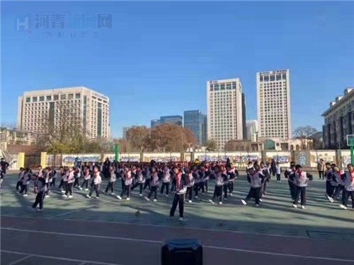 石家庄市维明路小学举办二年级队列队形广播操比赛