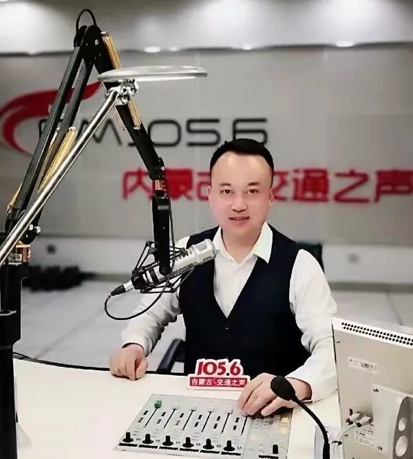 内蒙古交通之声主持人陈飞用声音传递专业交通知识立足首府服务全区