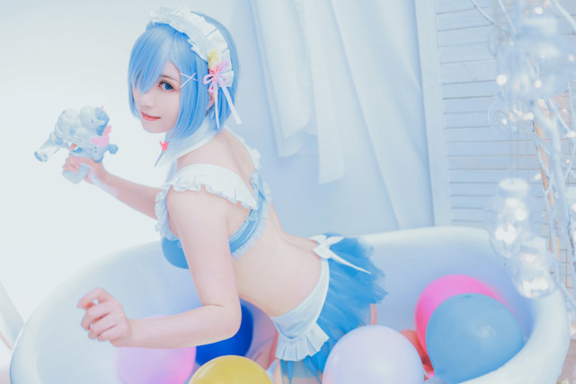 蕾姆·泳装手办cosplay