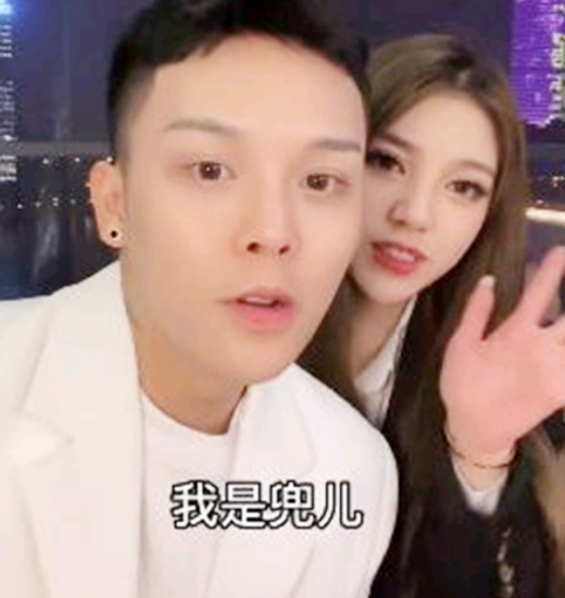 兜儿和小猪先生,是一对凭借"黑历史"走红的夫妻,或许大家也不敢相信