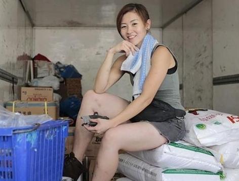 央视曾点名夸奖的"最美搬运工",拒绝嫁富二代,后来怎样了?