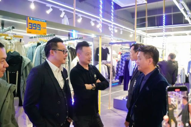外贸升级及品牌打造等多个维度展开,调研组一行与中山市波特邦威服饰