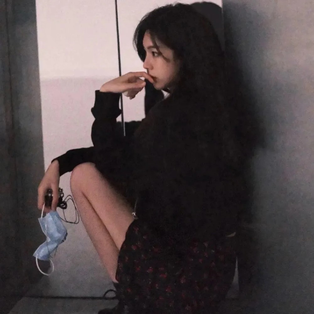 ins高冷美女头像