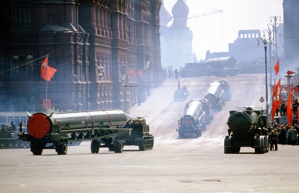 1960年,作为一个新的现代化兵种,苏联火箭军从犹抱琵琶半遮面的隐秘