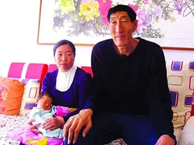 巨人鲍喜顺的儿子:13岁就蹿到了一米七,往篮球运动员方向发展