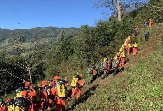 哀牢山地质勘探人员的死因让人很疑惑,带了生火工具,为何不用?