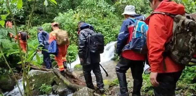 哀牢山地质勘探人员的死因让人很疑惑,带了生火工具,为何不用?