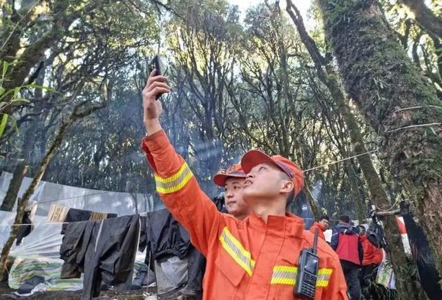 哀牢山地质勘探人员的死因让人很疑惑,带了生火工具,为何不用?