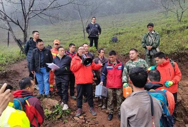 哀牢山地质勘探人员的死因让人很疑惑,带了生火工具,为何不用?