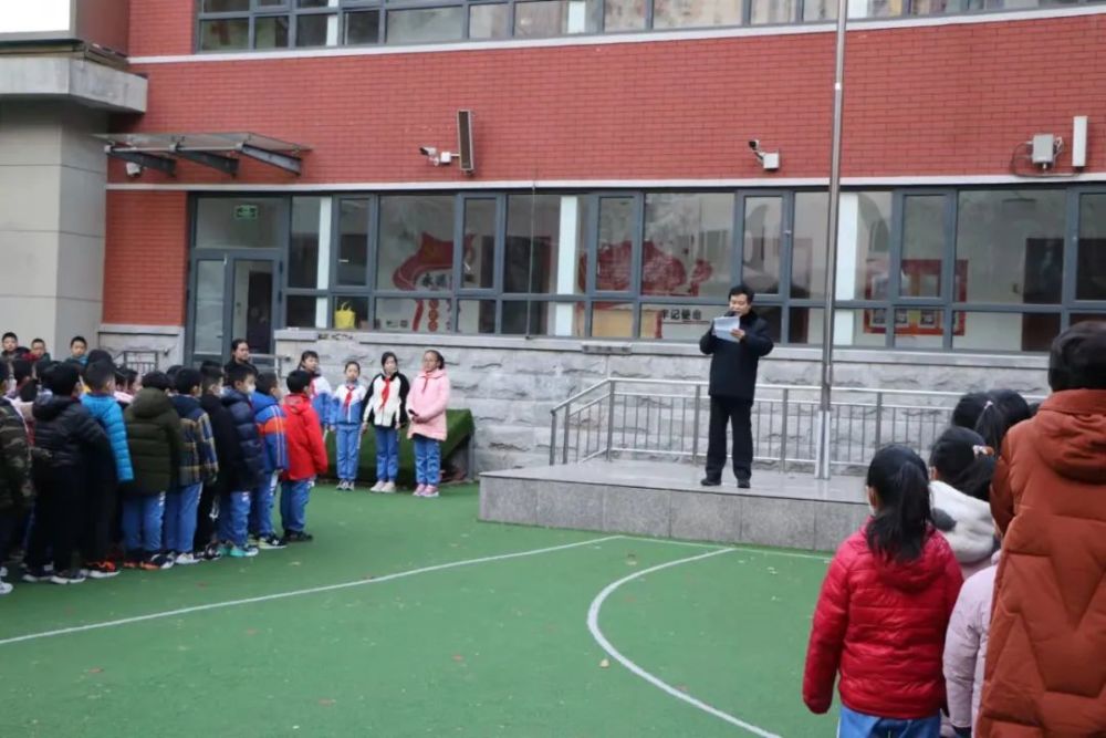 副检察长,岳阳道小学法治副校长李庆超同志在和平区岳阳道小学宪法