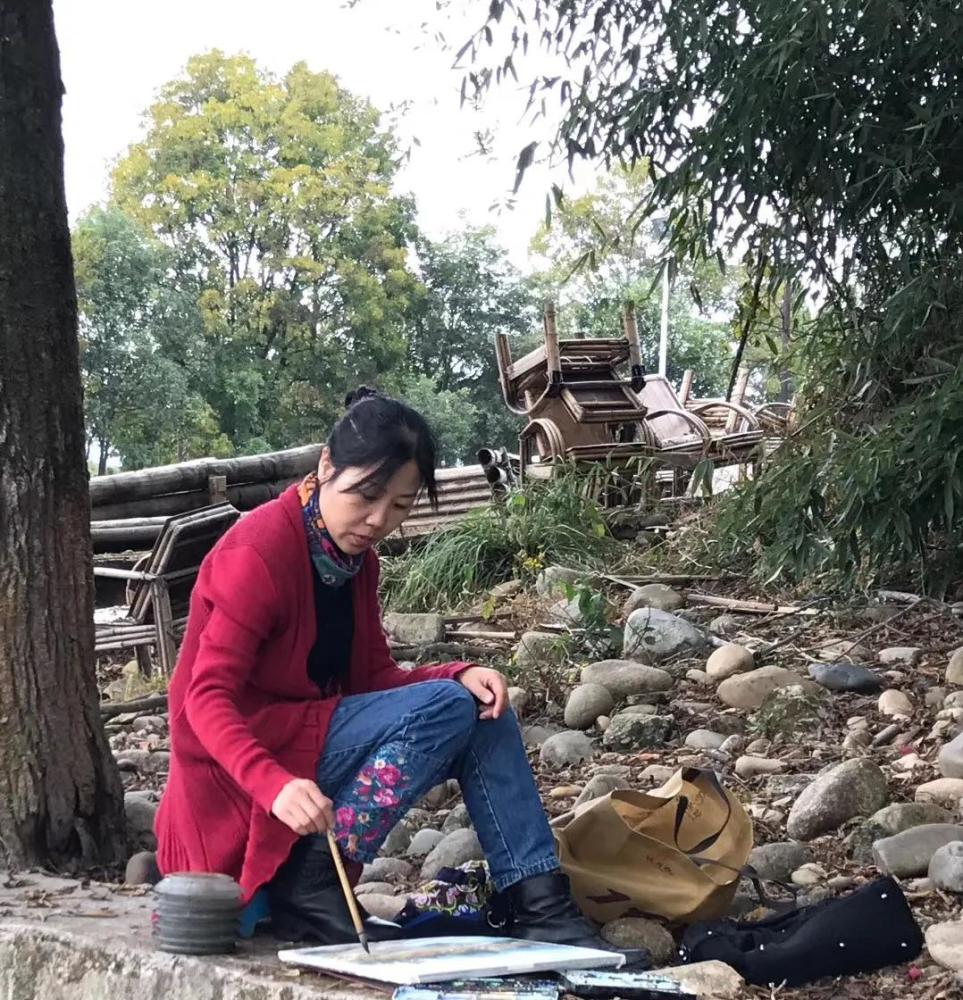 中国美术家协会第四届水彩粉画艺委会委员,中国女画家协会理事,陕西省