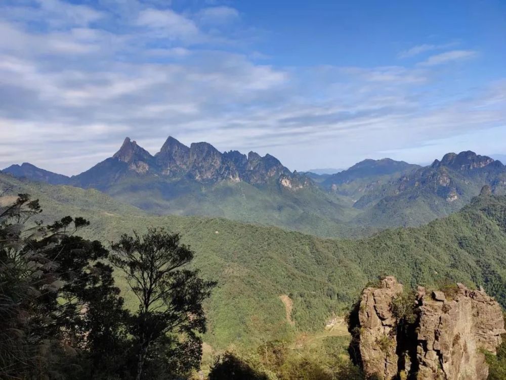 独特,神秘的一面 北帝山旅游区地处广西贵港市平南县大鹏镇,旅游区