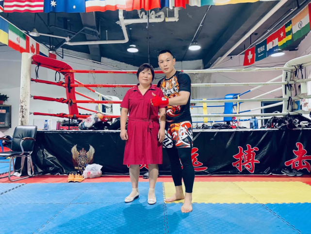 武林风18岁|从母亲的水果摊前走向世界擂台的尚喜峰