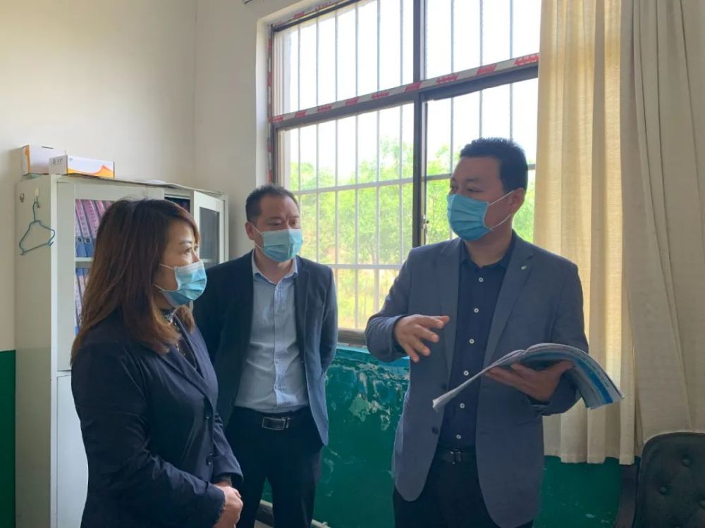 最美公务员秦智为人民服务再小的螺丝钉也有奋斗的意义