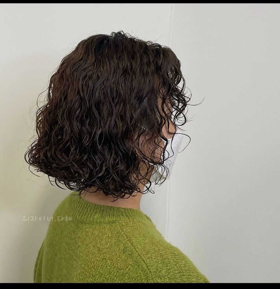 总之卷卷烫短发是一种洋气显发量,蓬松又百变的发型