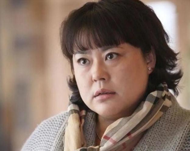 演员李菁菁自曝患癌,退圈后嫁小21岁男孩,转战直播被曝诈骗