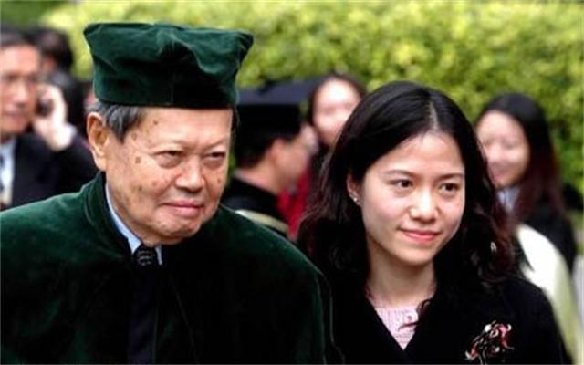 2004年28岁的翁帆与82岁的杨振宁结婚杨振宁的家人有何评价