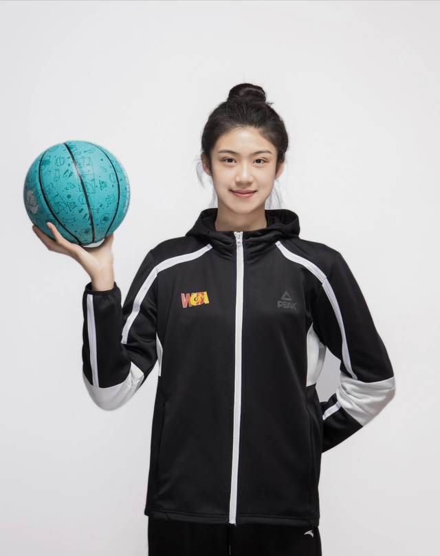 内蒙古女篮—卓识,俏皮辣妹型血染赛场超级敢拼!
