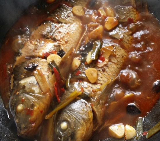 炖鱼时,做好"3个关键步骤",炖好后鱼肉不腥,香气四溢