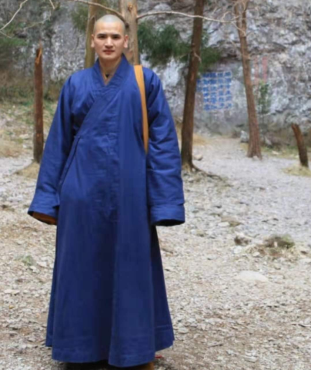 放弃铁饭碗,拒绝富婆追求,最帅和尚释明心执意出家