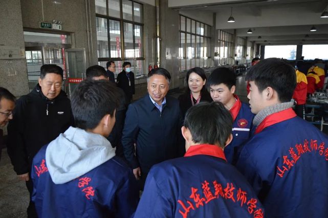 临夏州人社局党组书记,局长马义文到山东蓝翔技师学院