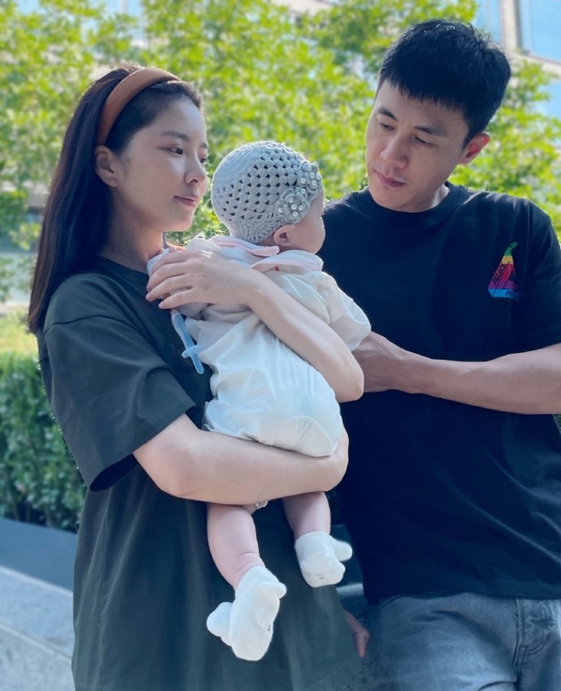 杜淳晒全家福被网友恶评:坐等离婚!当事人下场回怼太刚了