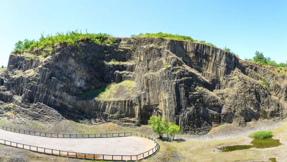 千万年前的怒吼曾在此翻涌这里是昌乐远古火山口