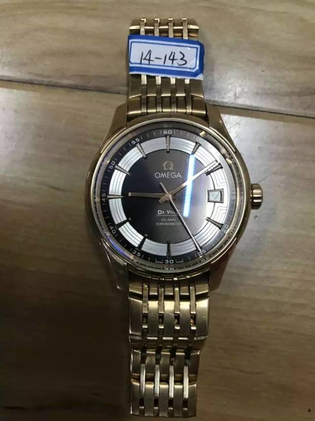 官員上繳禮品可競拍 50年的茅臺歐米伽金表等禮品價值不菲