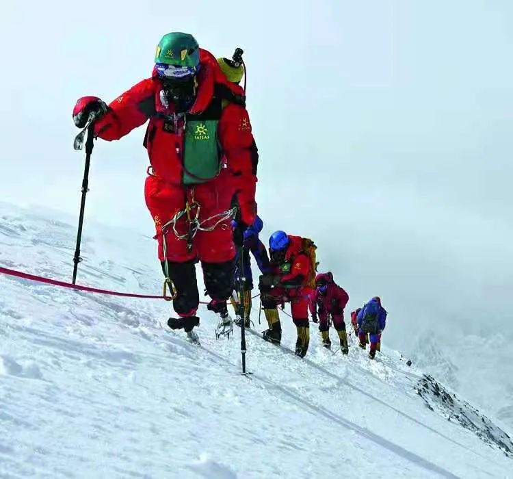 夏伯渝中国无腿登顶珠峰第一人周末推荐