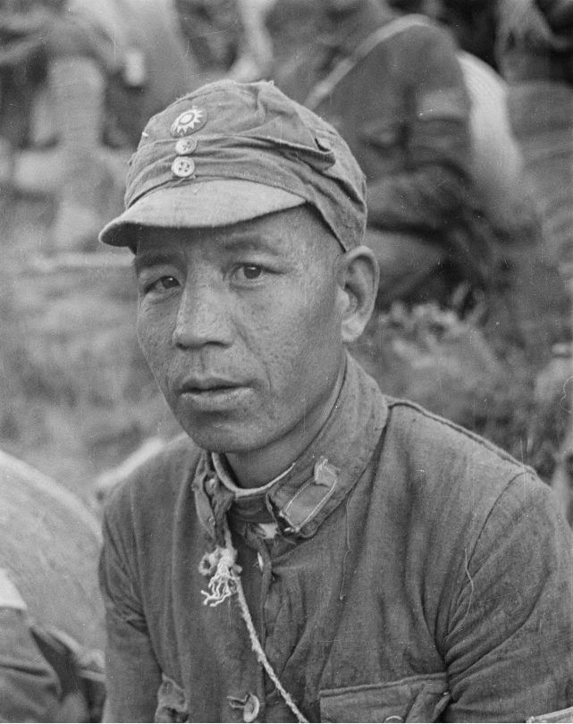 真实的八路军眼睛,透出一股果敢刚毅,显出一股无所畏惧